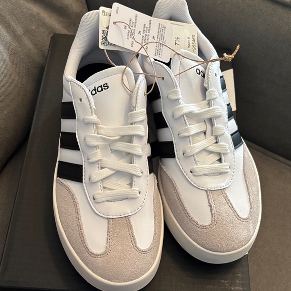 Adidas White and Black Barreda Low-Top Sneakers.  Brand new in box with tags. - Picture 3 of 10